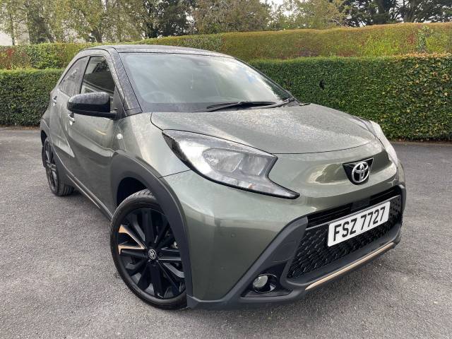 Toyota Aygo X 1.0 𝐕𝐄𝐇𝐈𝐂𝐋𝐄 𝐑𝐄𝐒𝐄𝐑𝐕𝐄𝐃 Hatchback Petrol Green