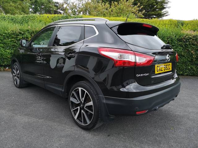 2015 Nissan Qashqai 𝐕𝐄𝐇𝐈𝐂𝐋𝐄 𝐑𝐄𝐒𝐄𝐑𝐕𝐄𝐃 1.6 dCi Tekna 5dr Xtronic