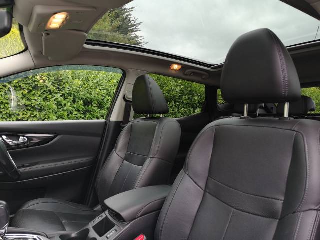 2015 Nissan Qashqai 𝐕𝐄𝐇𝐈𝐂𝐋𝐄 𝐑𝐄𝐒𝐄𝐑𝐕𝐄𝐃 1.6 dCi Tekna 5dr Xtronic