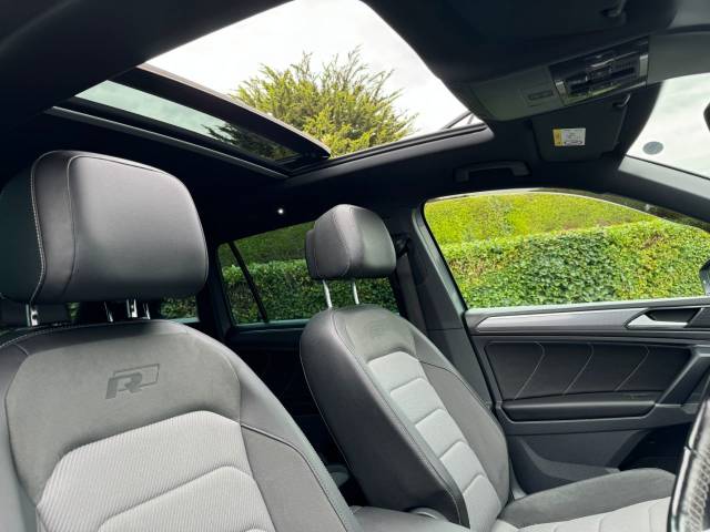 2017 Volkswagen Tiguan 𝐕𝐄𝐇𝐈𝐂𝐋𝐄 𝐑𝐄𝐒𝐄𝐑𝐕𝐄𝐃 2.0 BiTDi 240 4Motion R-Line 5dr DSG