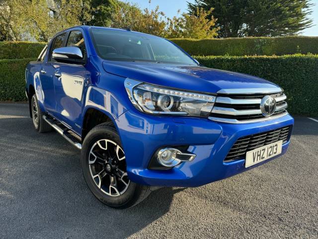 Toyota Hilux 2.4 𝐕𝐄𝐇𝐈𝐂𝐋𝐄 𝐑𝐄𝐒𝐄𝐑𝐕𝐄𝐃 Pick Up Diesel Blue