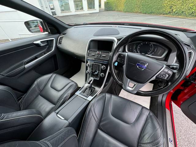 2015 Volvo XC60 2.0 𝐕𝐄𝐇𝐈𝐂𝐋𝐄 𝐑𝐄𝐒𝐄𝐑𝐕𝐄𝐃 D4 R DESIGN Lux Nav