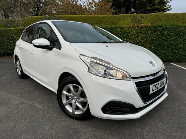Peugeot 208 1.2 𝐕𝐄𝐇𝐈𝐂𝐋𝐄 𝐑𝐄𝐒𝐄𝐑𝐕𝐄𝐃 Hatchback Petrol White