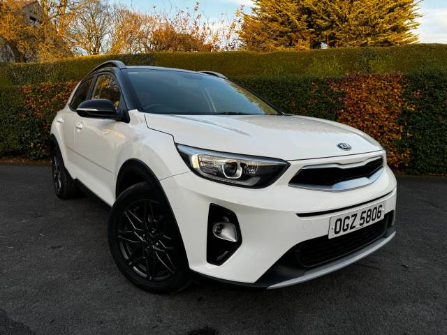 Kia Stonic 1.0 𝐕𝐄𝐇𝐈𝐂𝐋𝐄 𝐑𝐄𝐒𝐄𝐑𝐕𝐄𝐃 Hatchback Petrol White