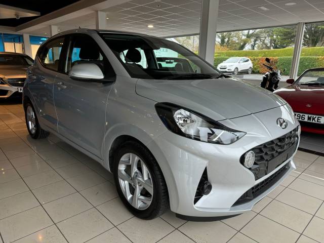 Hyundai i10 1.0 𝐕𝐄𝐇𝐈𝐂𝐋𝐄 𝐑𝐄𝐒𝐄𝐑𝐕𝐄𝐃 Hatchback Petrol Silver
