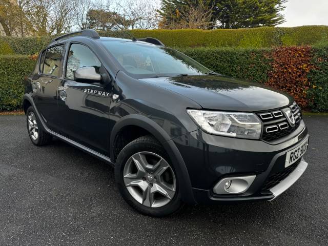 Dacia Sandero Stepway 0.9 𝐕𝐄𝐇𝐈𝐂𝐋𝐄 𝐑𝐄𝐒𝐄𝐑𝐕𝐄𝐃 Hatchback Petrol Grey