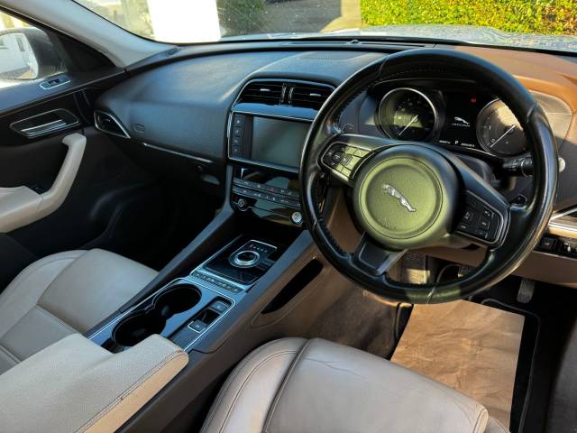 2016 Jaguar F-Pace 2.0 𝐕𝐄𝐇𝐈𝐂𝐋𝐄 𝐑𝐄𝐒𝐄𝐑𝐕𝐄𝐃