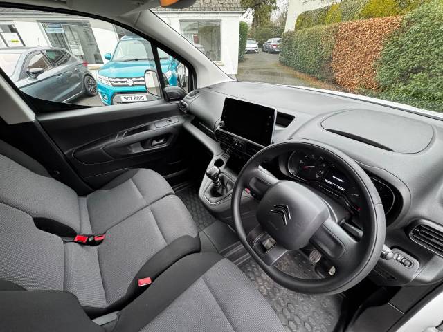 2021 Citroen Berlingo 1.5 𝐕𝐄𝐇𝐈𝐂𝐋𝐄 𝐑𝐄𝐒𝐄𝐑𝐕𝐄𝐃