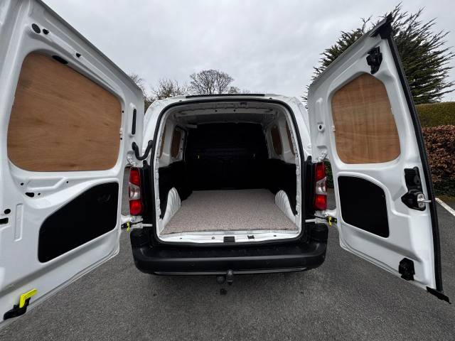2021 Citroen Berlingo 1.5 𝐕𝐄𝐇𝐈𝐂𝐋𝐄 𝐑𝐄𝐒𝐄𝐑𝐕𝐄𝐃