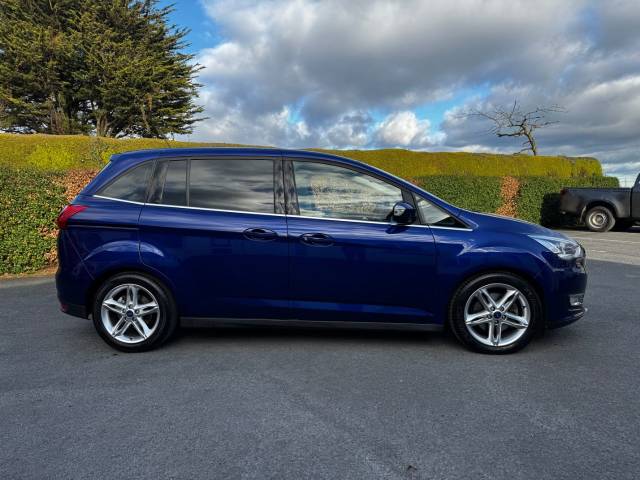 2017 Ford Grand C-MAX 2.0 𝐕𝐄𝐇𝐈𝐂𝐋𝐄 𝐑𝐄𝐒𝐄𝐑𝐕𝐄𝐃