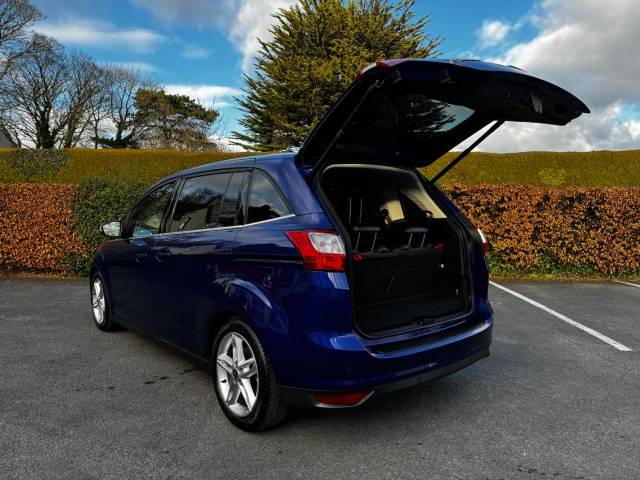2017 Ford Grand C-MAX 2.0 𝐕𝐄𝐇𝐈𝐂𝐋𝐄 𝐑𝐄𝐒𝐄𝐑𝐕𝐄𝐃