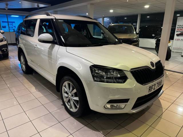 Skoda Yeti 1.2 𝐕𝐄𝐇𝐈𝐂𝐋𝐄 𝐑𝐄𝐒𝐄𝐑𝐕𝐄𝐃 Hatchback Petrol White